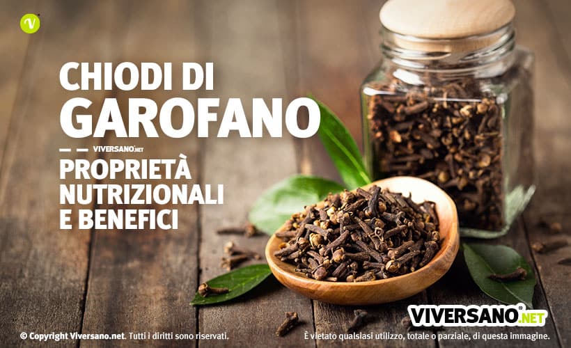 Immagine con chiodi di garofano sopra una ciotola di legno