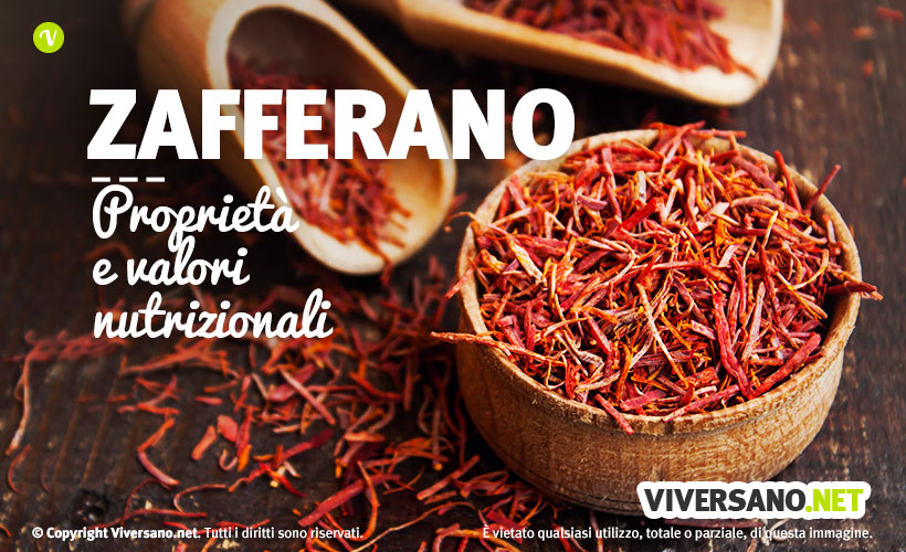 Zafferano sfuso in un contenitore di legno