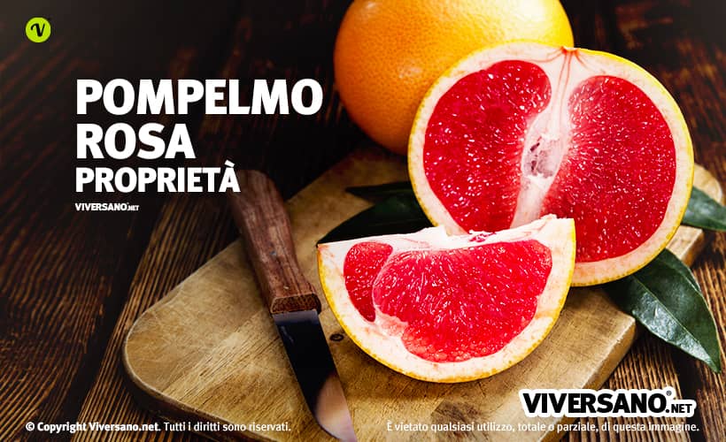 Pompelmo rosa tagliato a fette