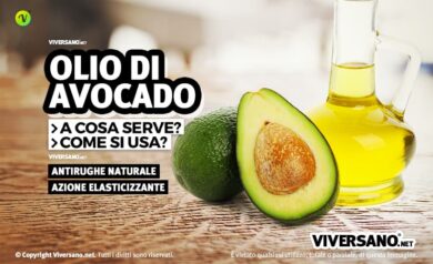 Olio di avocado e frutto sopra un tavolo