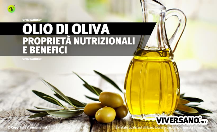 Olio di oliva e olive sfuse sopra un tavolo