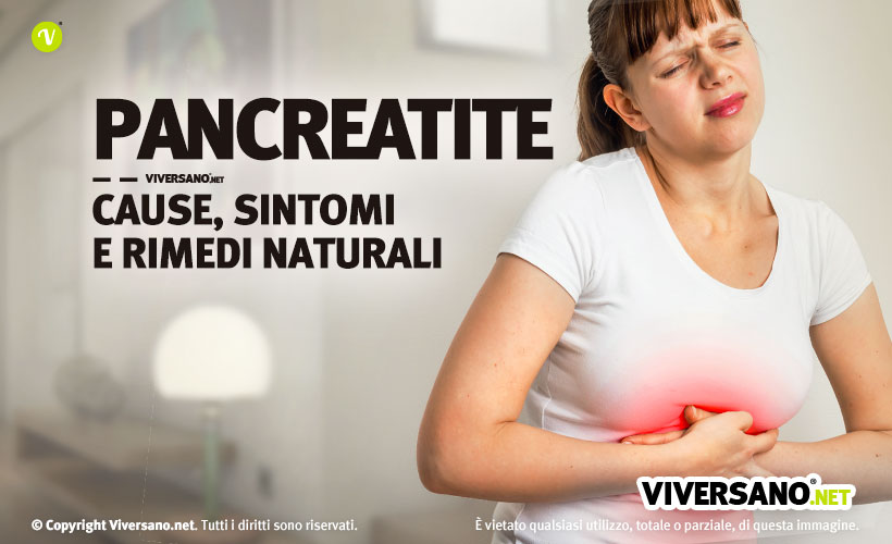 Donna con dolore tipico della pancreatite