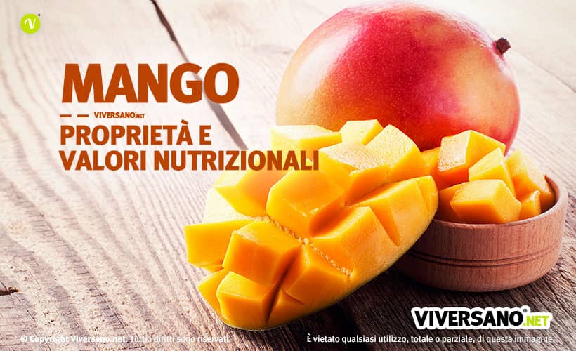 Frutto del mango tagliato e posizionato sopra un tavolo