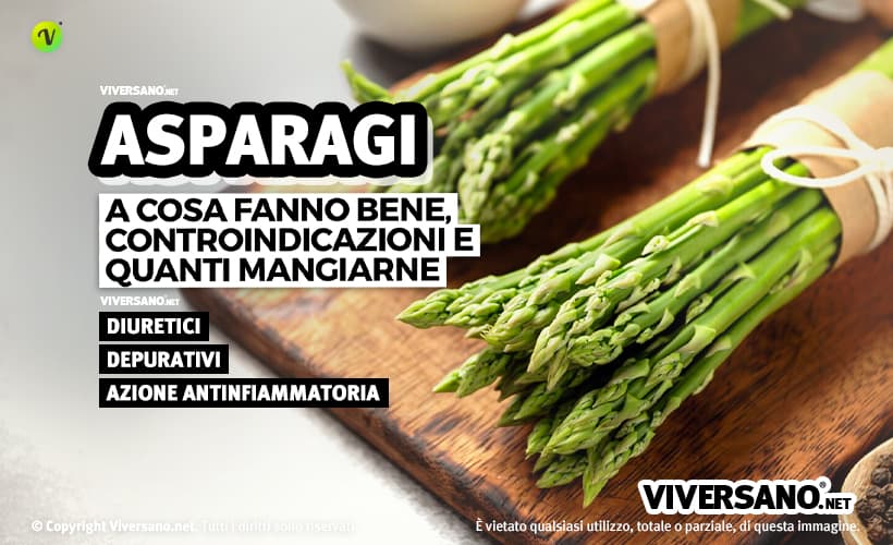 Asparagi freschi sopra un tagliere di legno