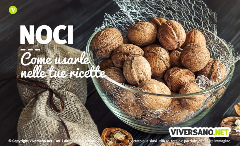 Noci sfuse in un contenitore