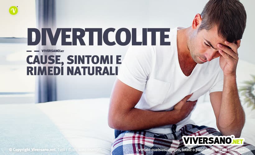 Uomo che si tocca l'addome dolorante a causa della diverticolite