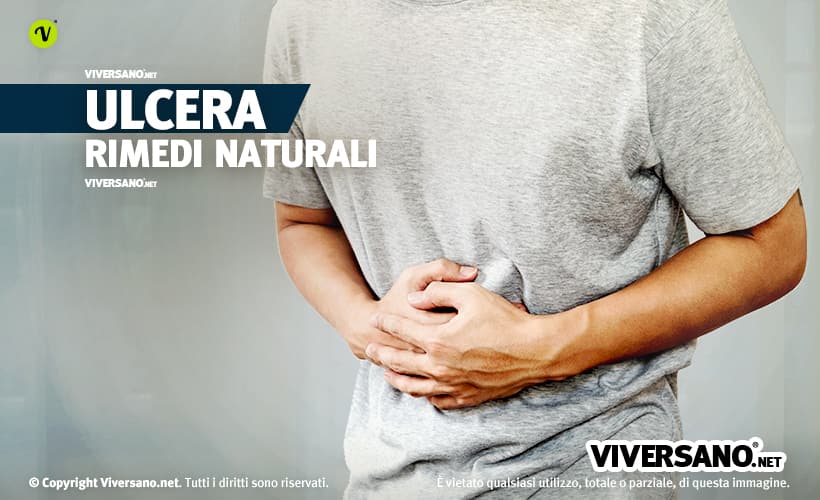 Uomo con dolore alla pancia a causa dell'ulcera