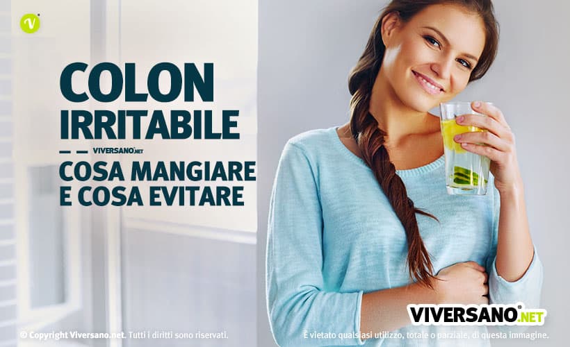 Immagine di donna che beve succo di limone per ritrovare il benessere intestinale