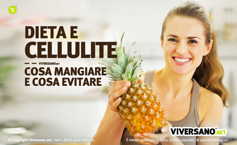 Immagine di donna che tiene un ananas, frutto utile contro la cellulite