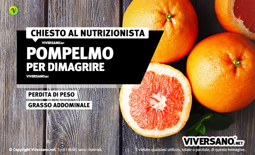 Immagine di pompelmi rosa interi o tagliati a fette