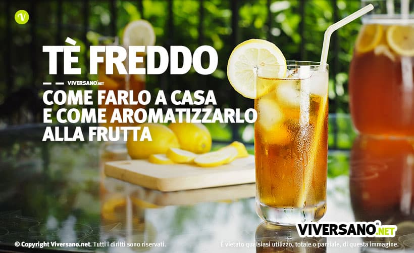 Immagine di bicchiere con tè freddo con ghiaccio e limone