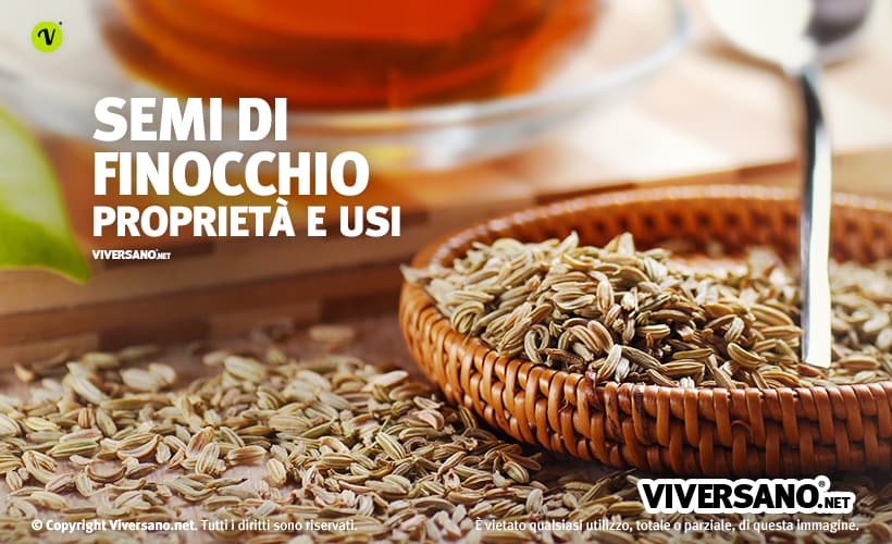 Semi di finocchio sfusi sopra un tavolo