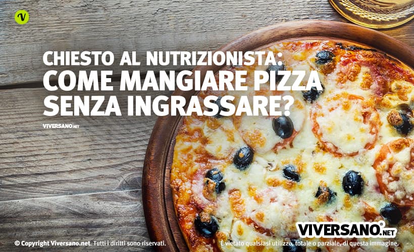 Pizza calda sopra un tavolo - Fa ingrassare?