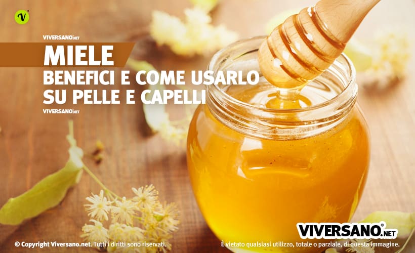 Miele fresco in un vasetto di vetro