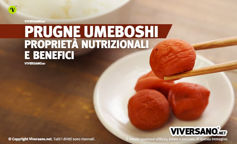 Prugne umeboshi sopra un piatto