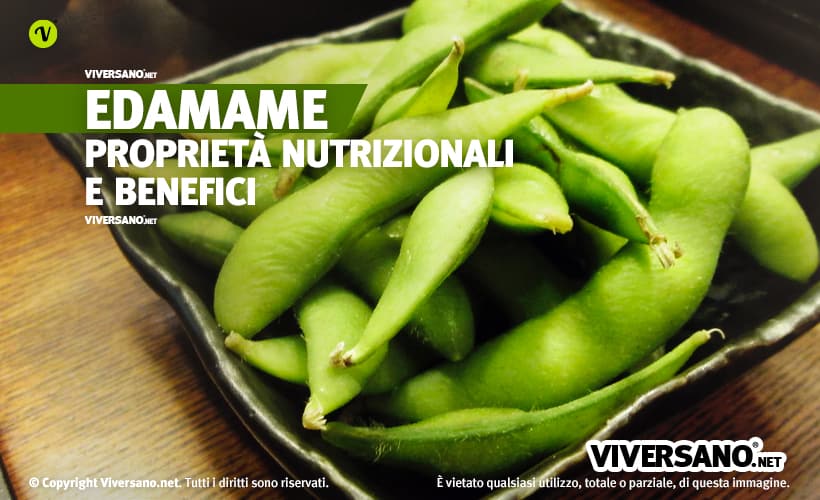 Fagioli di soia verde in un recipiente