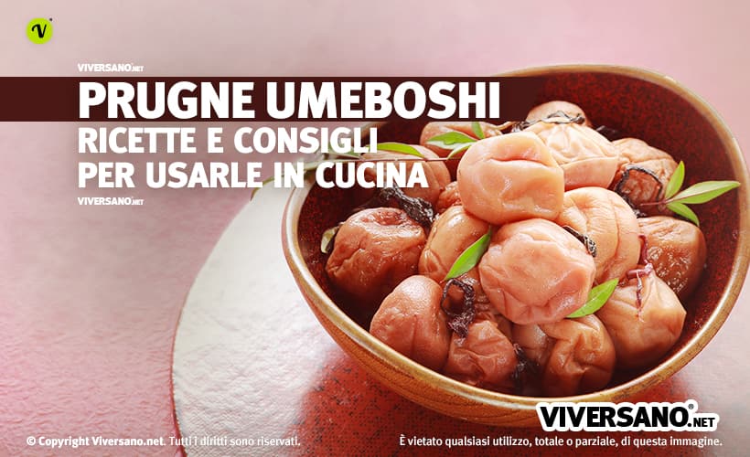 Prugne umeboshi dentro un piatto in cucina