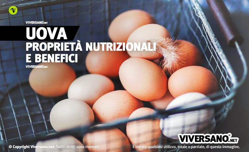 Uova fresche in un contenitore di vetro