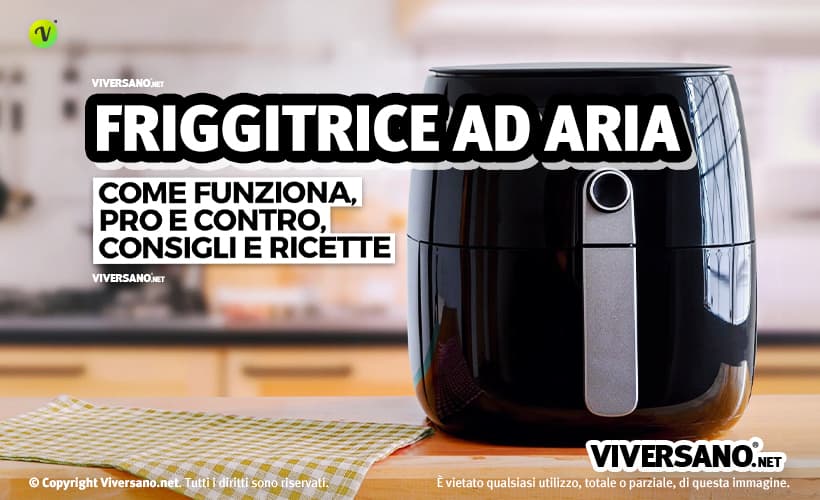 Friggitrice ad aria sopra un tavolo