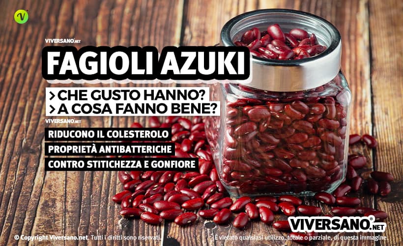 Fagioli azuki rossi sfusi e in un vasetto di vetro