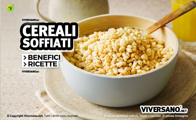 Cereali soffiati in una tazza per colazione