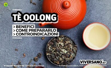 Te oolong sfuso e teiera sopra un tavolo