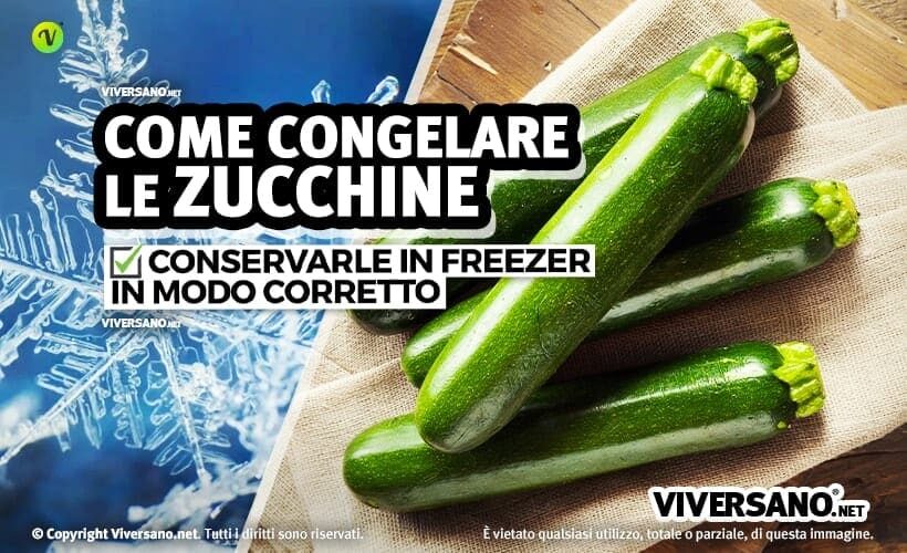 Zucchine crude sopra un tagliere di legno