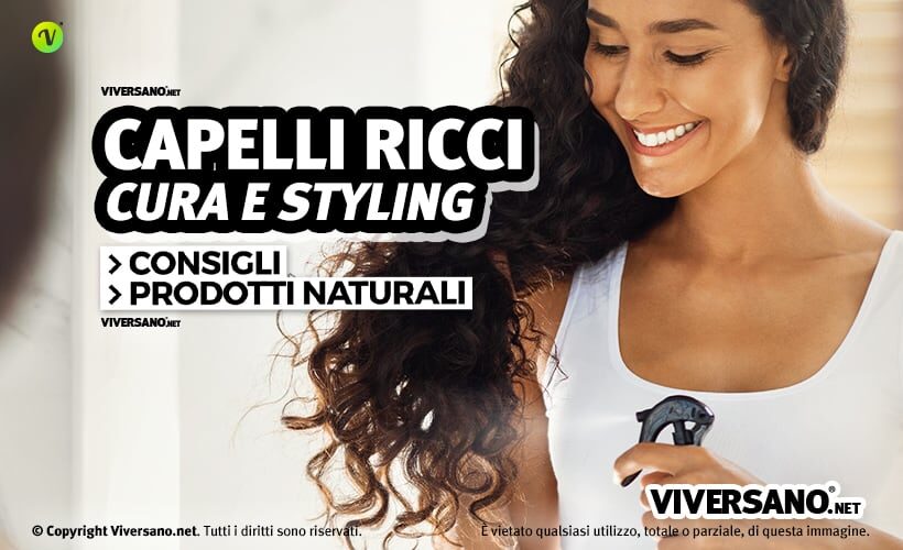 Donna che si cura i capelli ricci