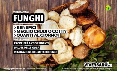 Funghi freschi dentro un cesto sopra un tavolo