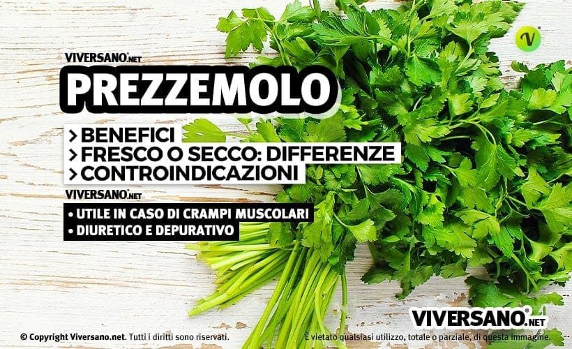 Prezzemolo sfuso sopra un tavolo