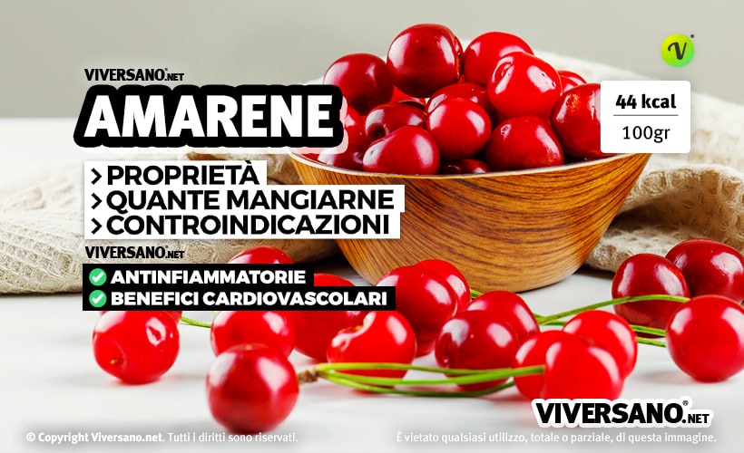 Amarene rosse dentro una ciotola di legno